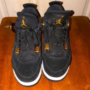 Royalty fours go for 600 asking 300 no box tho n have to pick up hmu if